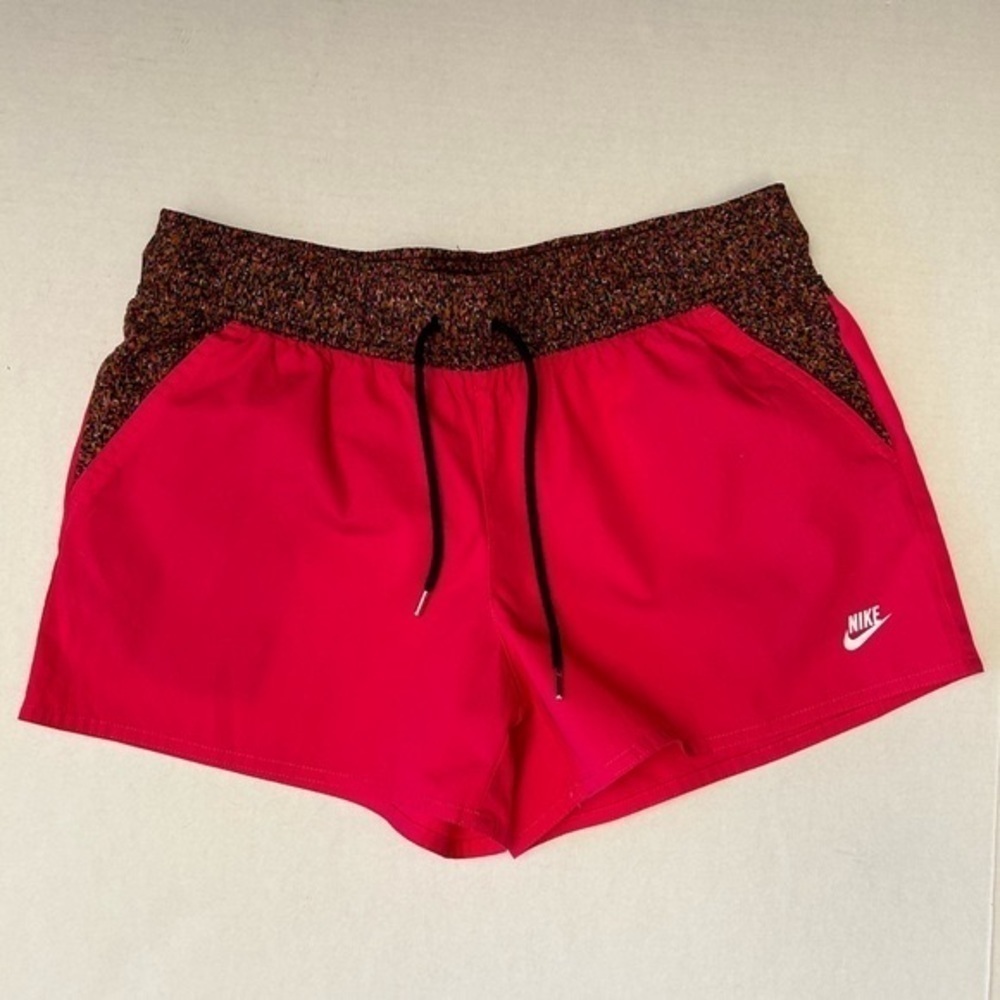 Nike women’s sportswear shorts pink and brown confetti waist band print. Sz M A8